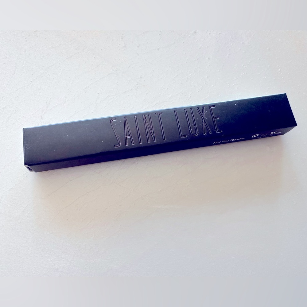 Saint Luxe MORGANITE
CARNELIAN
LIP LINER DUO
**brand new**